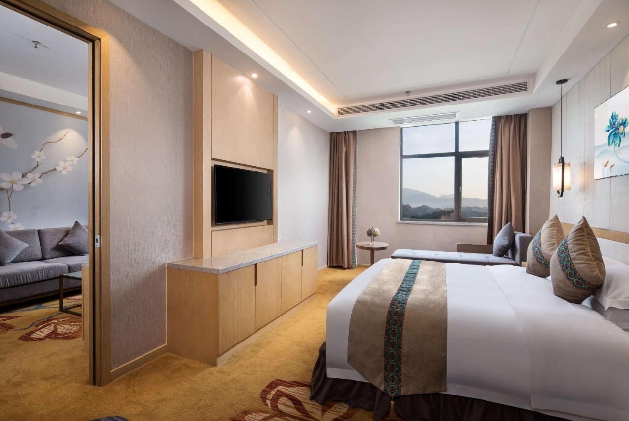Hotel Ramada Plaza By Wyndham Enshi Zewnętrze zdjęcie