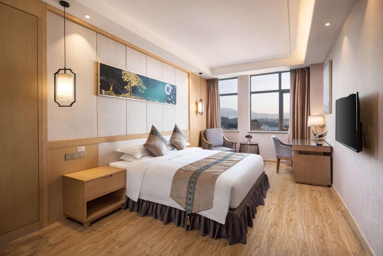 Hotel Ramada Plaza By Wyndham Enshi Zewnętrze zdjęcie