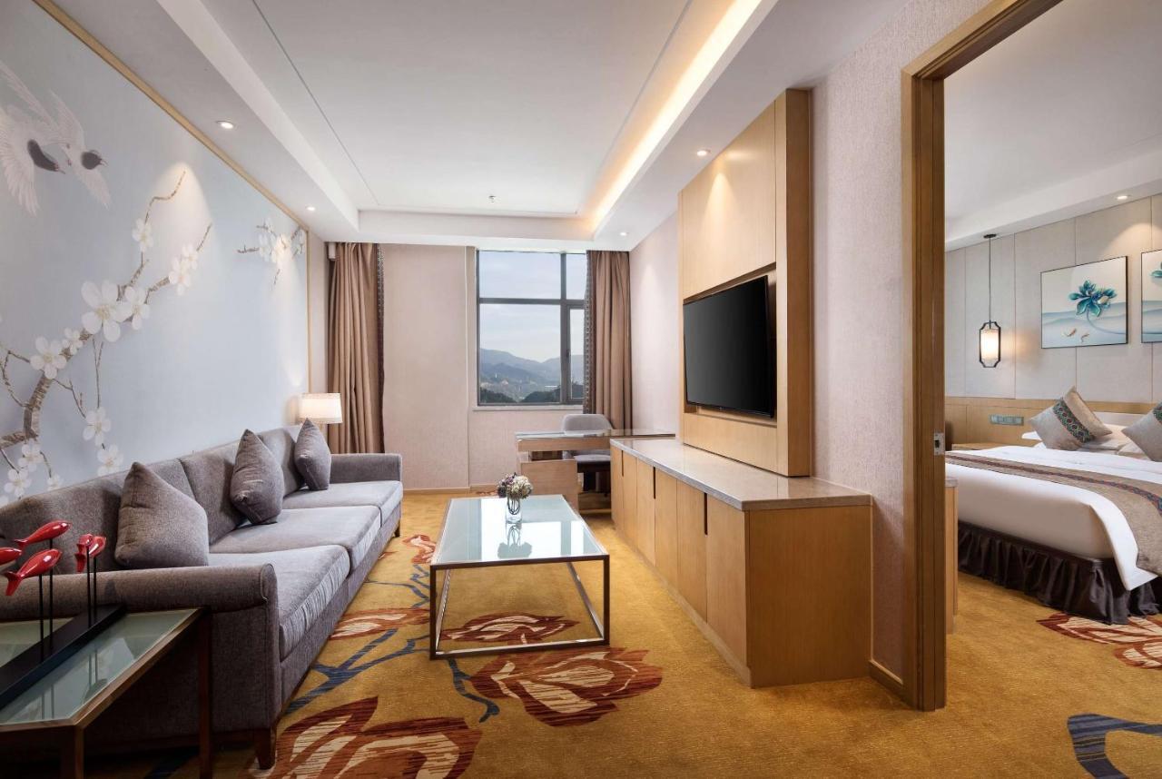 Hotel Ramada Plaza By Wyndham Enshi Zewnętrze zdjęcie